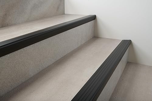 PerfectPVC PVC Treppenkantenprofil selbstklebend 65x40mm 1,50m Antirutsch-Profil Treppenprofile Kantenschutz Winkelprofil aus Kunststoff für Treppenstufen Treppen Anthrazit - Cheap-Us