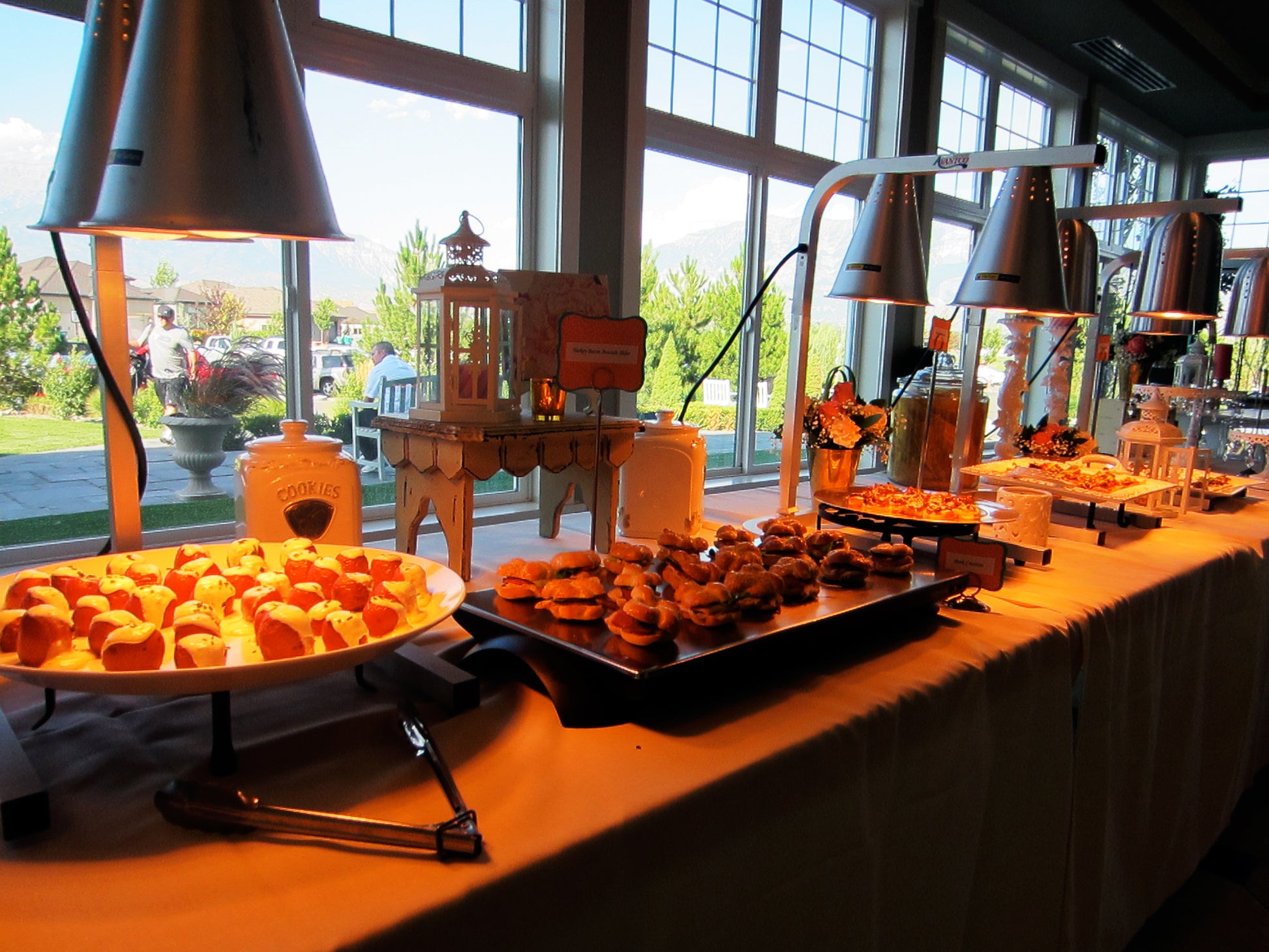 Sunlite 375 Watt R40 Incandescent Heat Lamp Bulb, Medium Base, Clear, Dimmable, With Tuff Skin Shatter Resistant, Ideal for food preparation areas, saunas, light therapy, salons, bathrooms, animal & reptile encosures, brooders and more - Cheap-Us