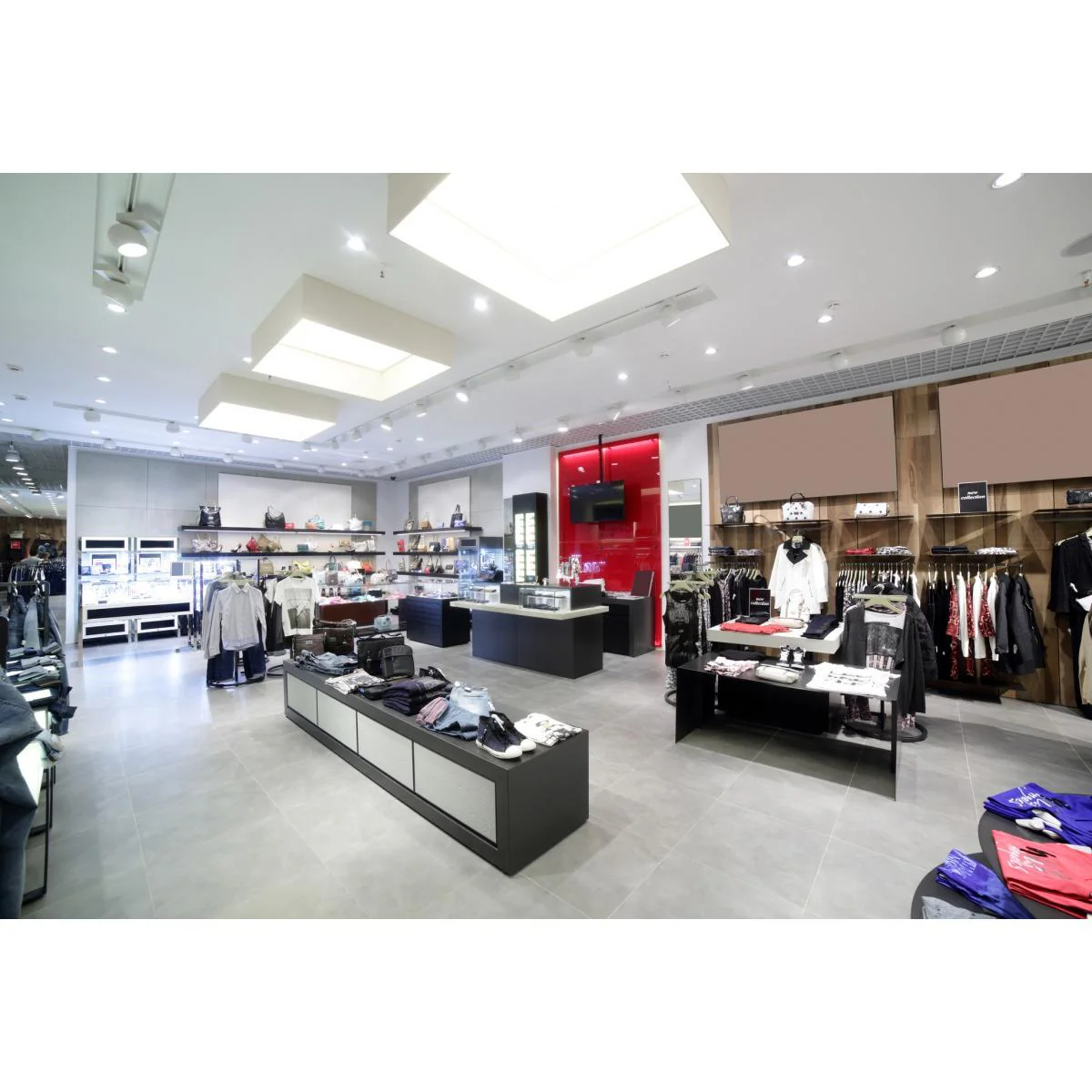 S4898 CDM70PAR38/FL 3K 25' 70 Watt; Metal Halide HID; Medium base; PAR38; Clear; 82 CRI; 3000K - Cheap-Us