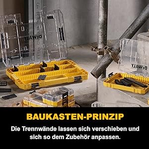 Offene Tough Cases stehen auf einer Baustelle, die Trennwände sind zu erkennen.