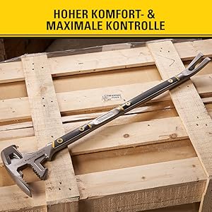 Das Multifunktionswerkzeug liegt auf einer Holzkiste und ist vollständig zu sehen.