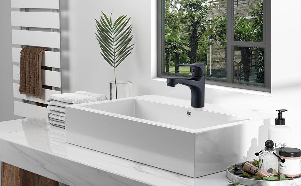 Schwarzer Niederdruck-Badewasserhahn