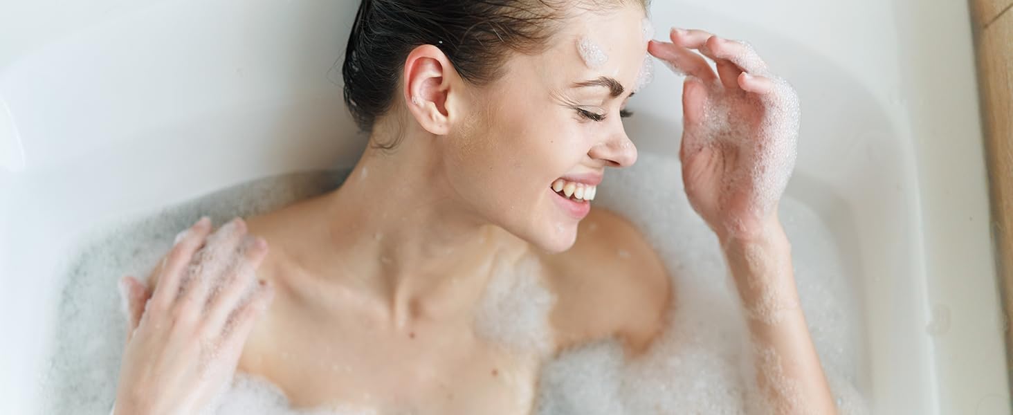 Frau in Whirlpoolwanne