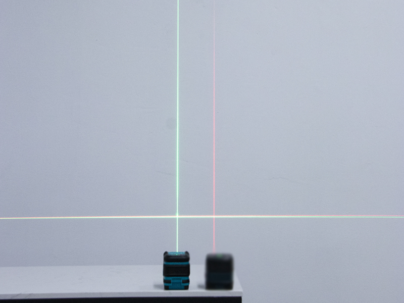 Kreuzlinienlaser
